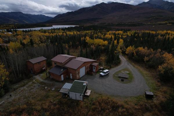 Na zdjęciu widoczny jest obiekt Denali Park View House położony w mieście Healy.