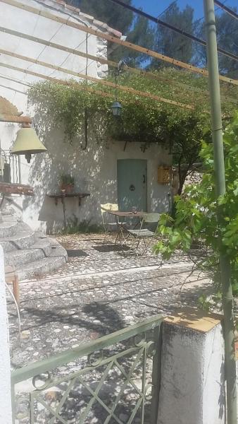 På billedet ses objektet APPARTEMENT DANS HAMEAU PROVENCAL beliggende i byen Allauch.