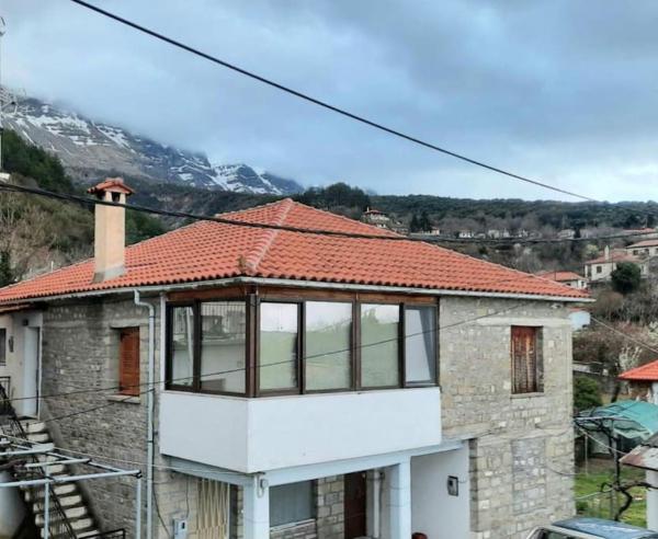 A la foto es mostra l'objecte Dimitra's traditional house situat a la ciutat de Kipseli.