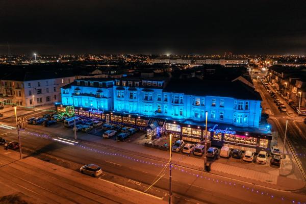 På billedet ses objektet Lyndene Hotel beliggende i byen Blackpool.