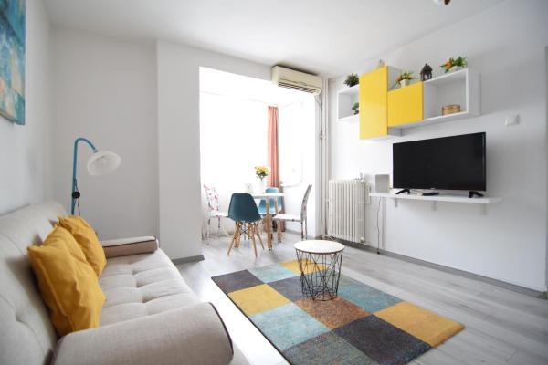 På billedet ses objektet Cozy Apartment Balcescu beliggende i byen Bukarest.