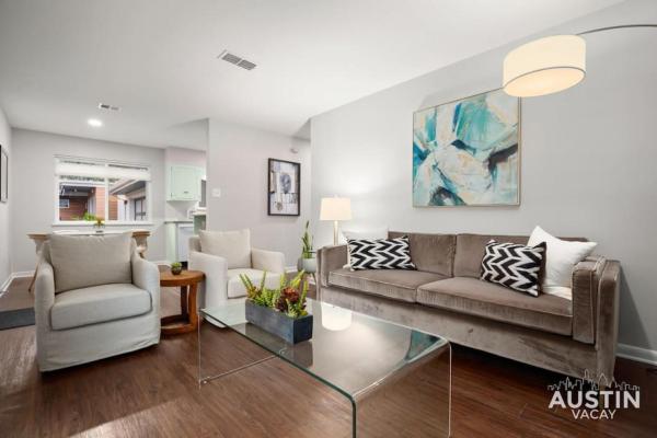 A la foto es mostra l'objecte Retro Chic Old Austin Charm with Updated Features situat a la ciutat de Austin.