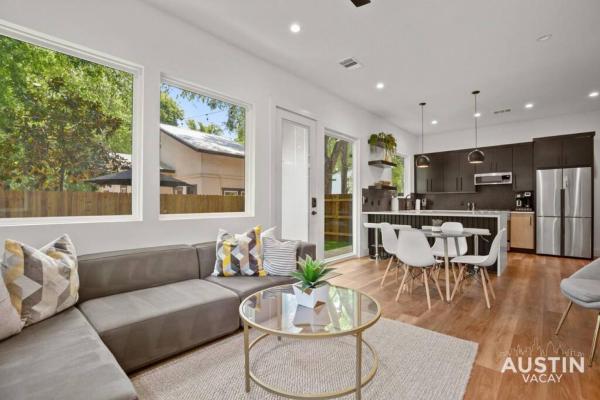 Super Stunning Back House W Terrace In East Chavez - Austin, TX