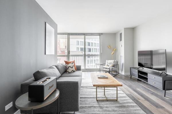 Gold Coast 1br W Gym Pool Nr Magnificent Mile Chi-221 - Chicago, IL