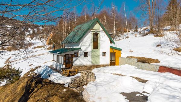 На фото показан объект Golijski Vuk, расположенный в городе Plešin.