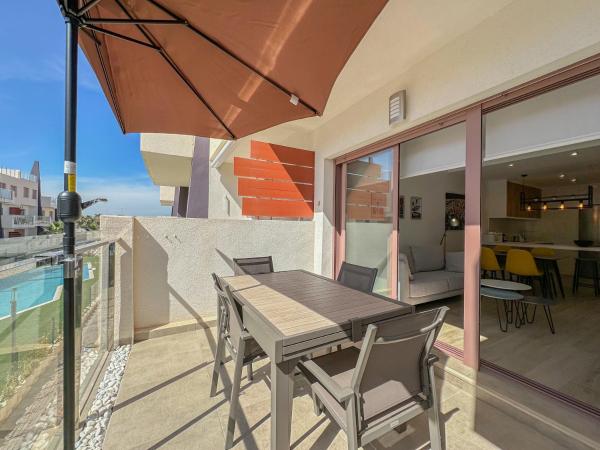 A la foto es mostra l'objecte Bianca Beach 222 - Mil Palmeras, vista piscina y mar situat a la ciutat de La Horadada.