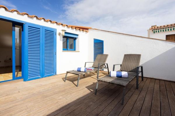 På billedet ses objektet Lucas House Apartments by Sitges Group beliggende i byen Sitges.
