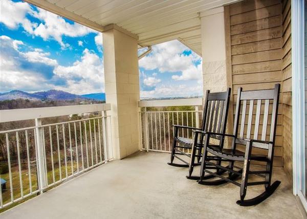 A la foto es mostra l'objecte Smokin Views Whispering Pines 651 situat a la ciutat de Pigeon Forge.