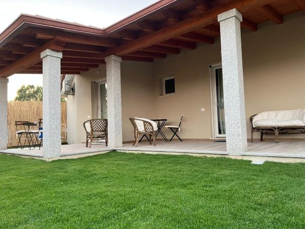Na zdjęciu widoczny jest obiekt B&B e Home Restaurant Villa Luisella położony w mieście Castiadas.