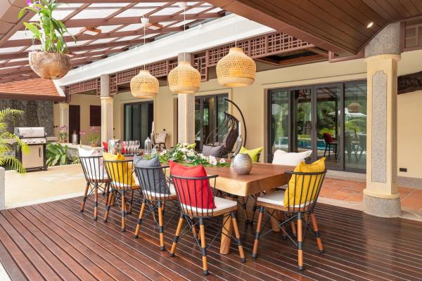 A la foto es mostra l'objecte Villa Carlos, Luxury 7 BDR Private Pool Villa, Baan Bua Nai Harn, Phuket situat a la ciutat de Rawai Beach.
