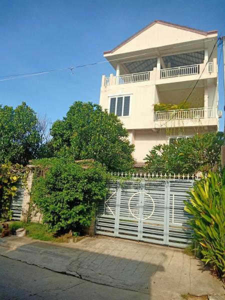 A la foto es mostra l'objecte KOL House situat a la ciutat de Phnom Penh.