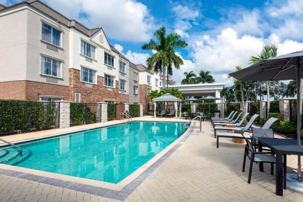 A la foto es mostra l'objecte Courtyard by Marriott Sarasota at University Town Center situat a la ciutat de The Meadows.