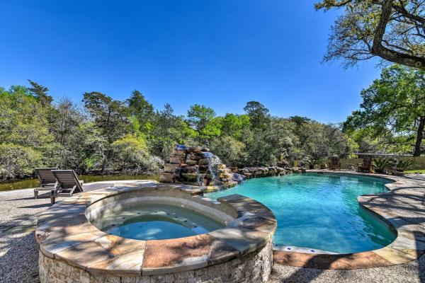 A la foto es mostra l'objecte Waterfront Family Home with Patio in Hitchcock situat a la ciutat de Santa Fe.