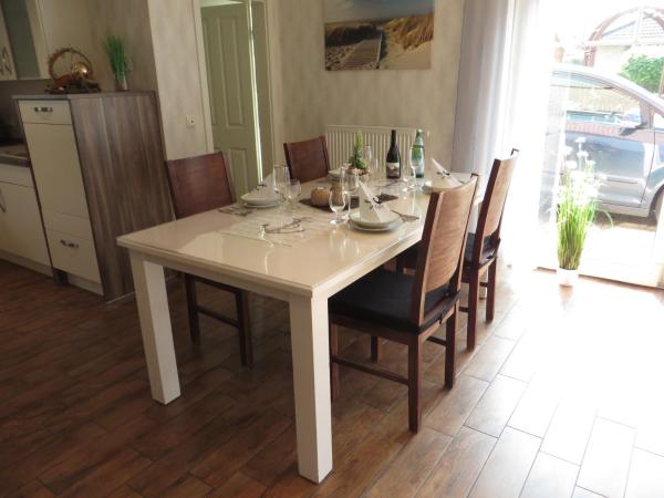 På bilden syns objektet NEU! Landhaus Lüttje Nüst som ligger i staden Upgant-Schott.