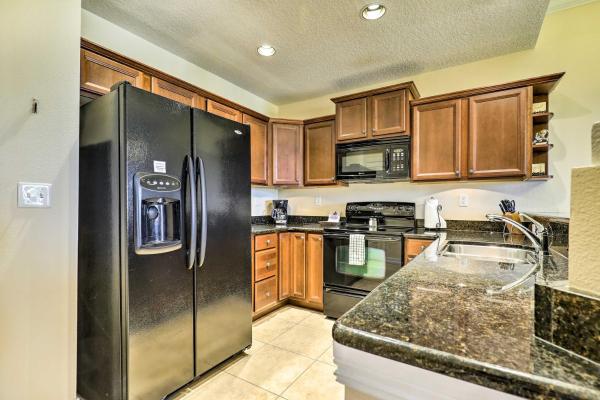 Bild 2: Upscale Unit in Private Golf Resort with Pool!