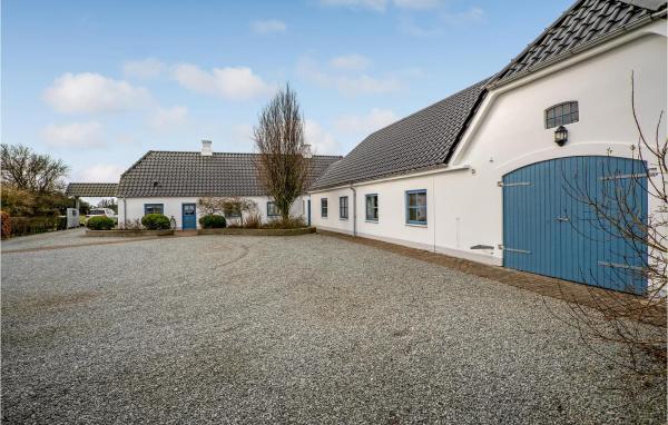 A la foto es mostra l'objecte 7 Bedroom Stunning Home In Outrup situat a la ciutat de Ovtrup.