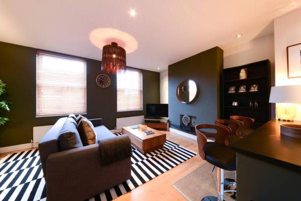 Fotografie 3: MR2 - Charming 1 Bed Apartment, Munster Village - by Short Stories London
