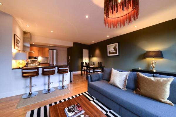 Fotografie 4: MR2 - Charming 1 Bed Apartment, Munster Village - by Short Stories London