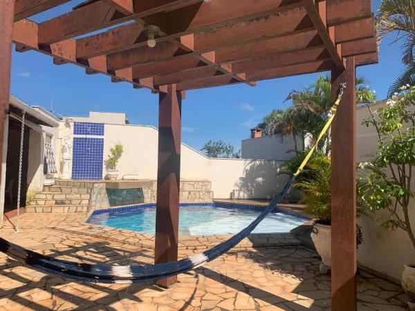 A la foto es mostra l'objecte Quarto em casa c/piscina situat a la ciutat de Borda da Mata.