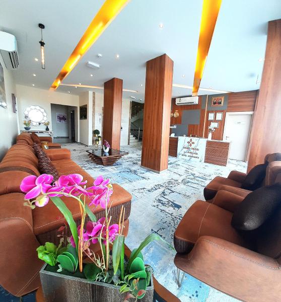 Na zdjęciu widoczny jest obiekt Grand Orchid Hotel Apartment położony w mieście Duqm.