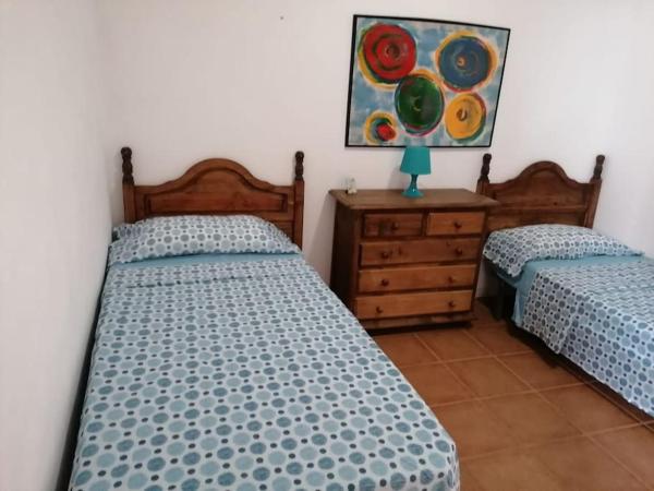Na fotografii je vidět objekt habitación en un bajo 2 camas individual casa compartida nacházející se ve městě Abades.