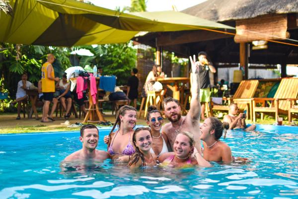 En la foto se muestra el objeto Mad Monkey Hostel Siargao ubicado en la ciudad de Cabitoonan.