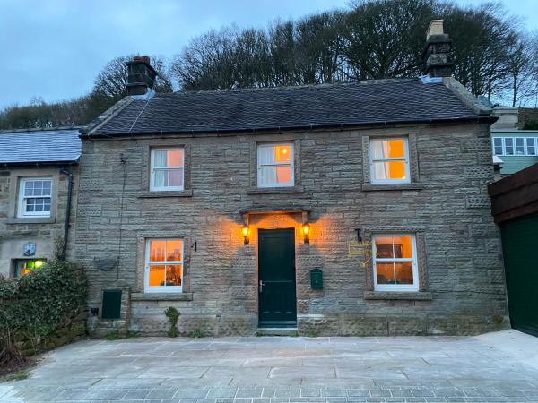 A la foto es mostra l'objecte Jasmine Cottage situat a la ciutat de Bakewell.