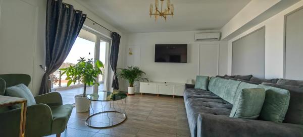 写真にはPodari市にあるLuxury apartment private parking self check-in54が写っています。