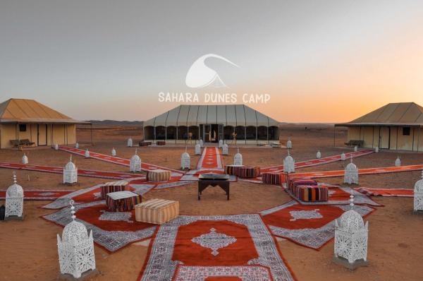 På bildet vises objektet Sahara Dunes Camp som ligger i byen Tisserdmine.