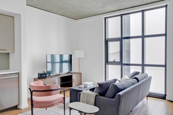 A la foto es mostra l'objecte Downtown 1BR w Gym WD BBQ nr Dining Shops SEA-400 situat a la ciutat de Seattle.