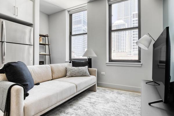 På billedet ses objektet Loop 1BR w Gym Roof Lounge same block as L CHI-670 beliggende i byen Chicago.