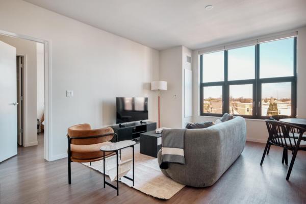 På billedet ses objektet Logan Square 2br w pool lounge gym nr L CHI-869 beliggende i byen Chicago.
