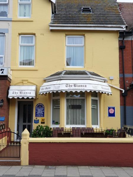 På billedet ses objektet Bianca Guesthouse beliggende i byen Blackpool.