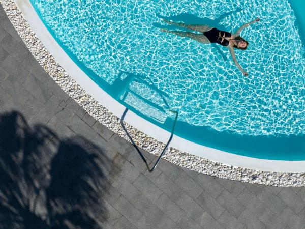 A la foto es mostra l'objecte Amber Light Villas situat a la ciutat de Imerovigli.