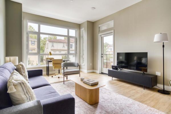 A la foto es mostra l'objecte Mountain View 2br w wd pool gym nr tech HQs SFO-1174 situat a la ciutat de Sunnyvale.