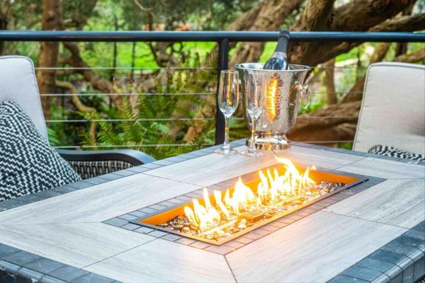 Na zdjęciu widoczny jest obiekt 6BPs Sorrento Luxury spacious private beach escape położony w mieście Sorrento.
