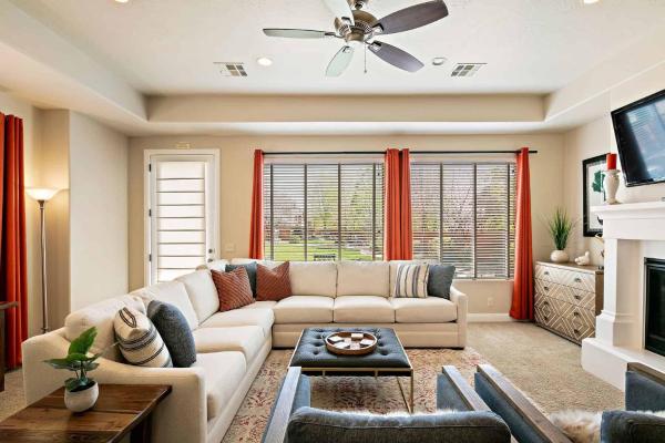 A la foto es mostra l'objecte Red Cliffs townhouse situat a la ciutat de Washington.