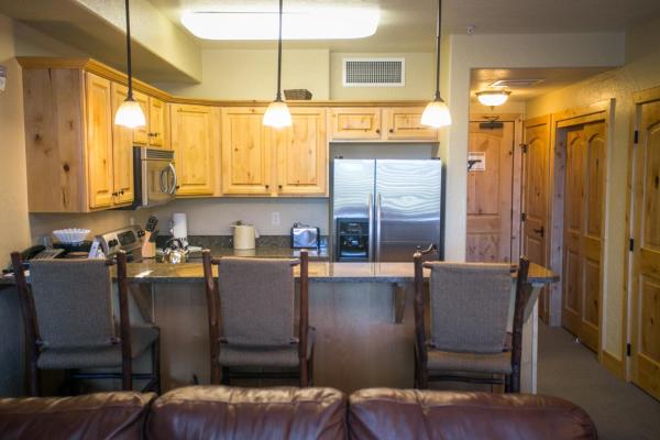Massive Condo With Views And Rustic Furnishings - Snowbird, UT