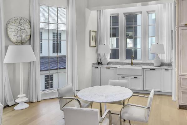 Zdjęcie 7: Private Pool, Gulf Views & Luxurious Features Throughout this Lovely Residence condo