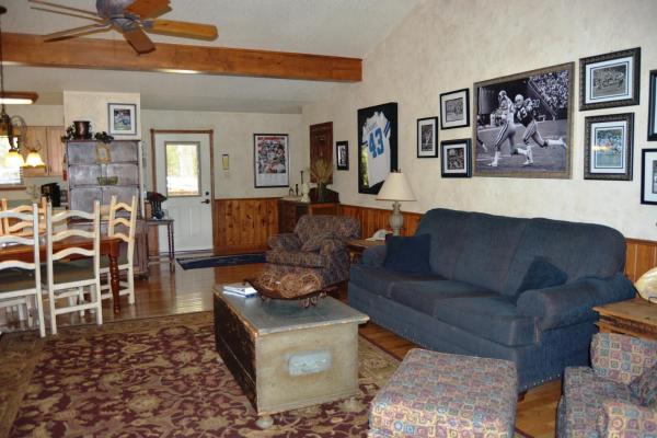 Bilde 2: C14 - Two bedroom, two bath, log-sided, luxury Harbor North cottage overlooking Lake Ouachita