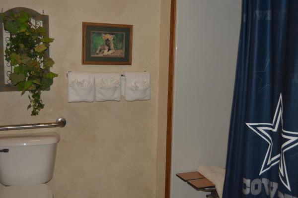 Bilde 8: C14 - Two bedroom, two bath, log-sided, luxury Harbor North cottage overlooking Lake Ouachita