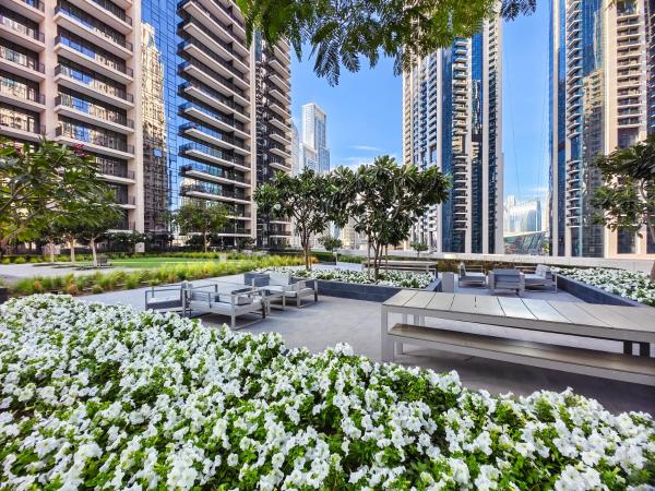 Billede 5: Classy 2BR in Boulevard Crescent - Downtown Dubai