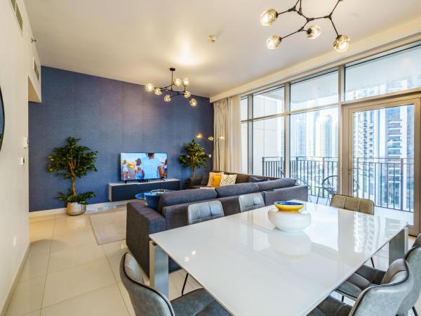 Billede 8: Classy 2BR in Boulevard Crescent - Downtown Dubai