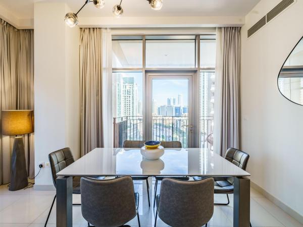 Billede 9: Classy 2BR in Boulevard Crescent - Downtown Dubai