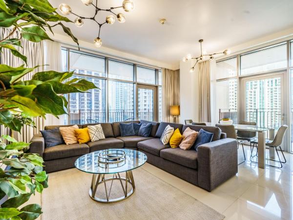 Na fotografii je vidět objekt Classy 2BR in Boulevard Crescent - Downtown Dubai nacházející se ve městě Dubaj.