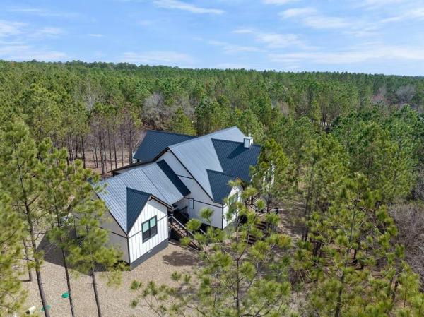 Billiard Breezeway - Stunning Detached Gameroom! - Oklahoma