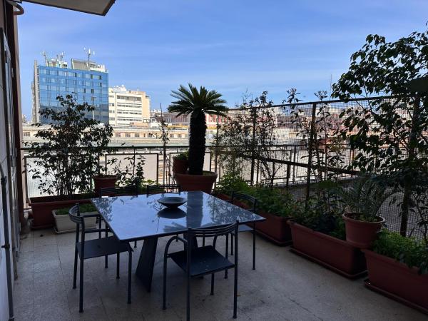 A la foto es mostra l'objecte house green station situat a la ciutat de Bari.