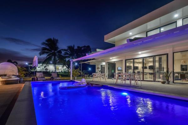 Na zdjęciu widoczny jest obiekt Ocean Breeze Cove - Luxury Retreat położony w mieście Los Destiladeros.