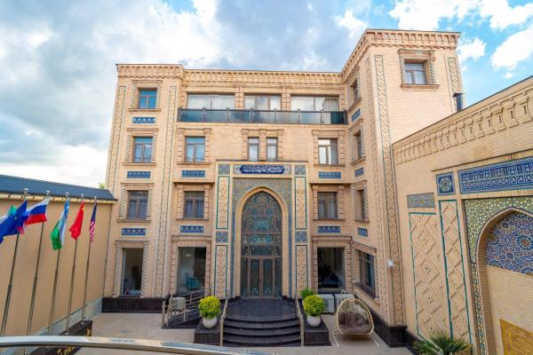 Shohjahon Palace ****
