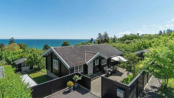 La photo montre l'objet Summer House With Sea View On Beautiful Bornholm situé dans la ville de Allinge.